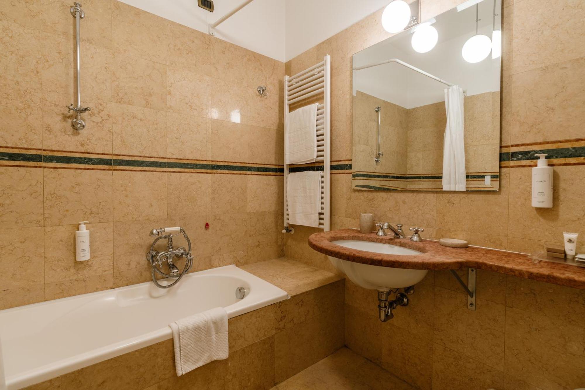 Classic Double or Twin Room,1742589885:JPEG