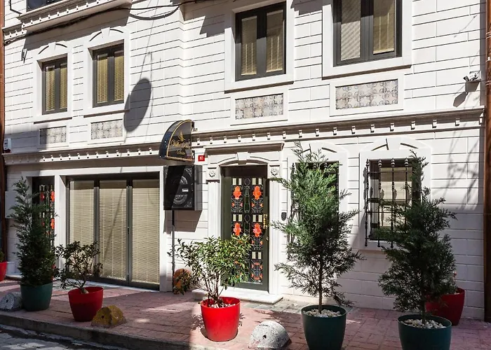 Villa Pera Suite Hotel